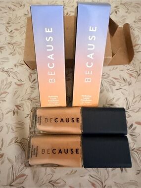 2 Hydrating Liquid Foundations — Warm Tan